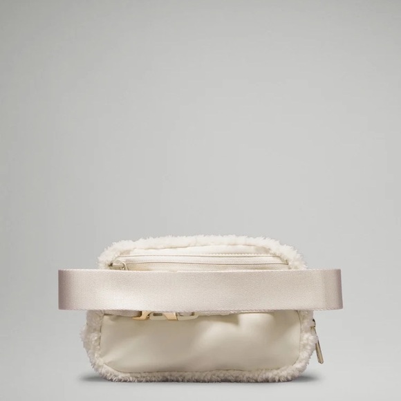 Lululemon Athletica Cream Crossbody Bag with Sherpa Texture - Picture 2 of 7